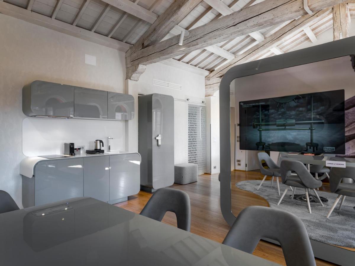 Lords Of Verona Luxury Apartments Exterior photo